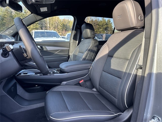 Buick Enclave Vehicle Full-screen Gallery Image 11