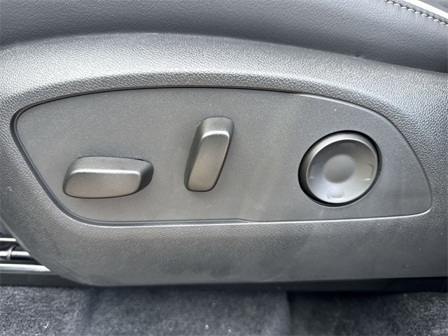 Buick Enclave Vehicle Full-screen Gallery Image 12