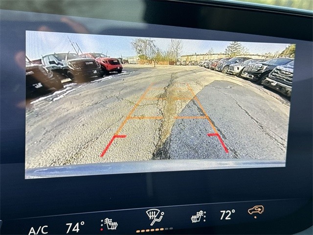 Buick Enclave Vehicle Full-screen Gallery Image 17