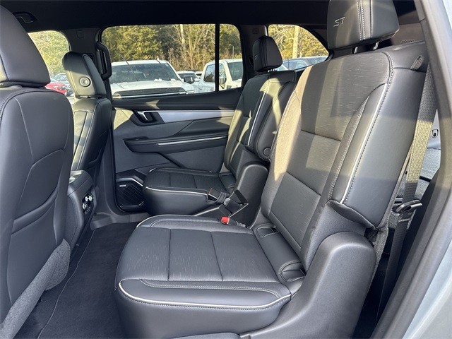 Buick Enclave Vehicle Full-screen Gallery Image 22