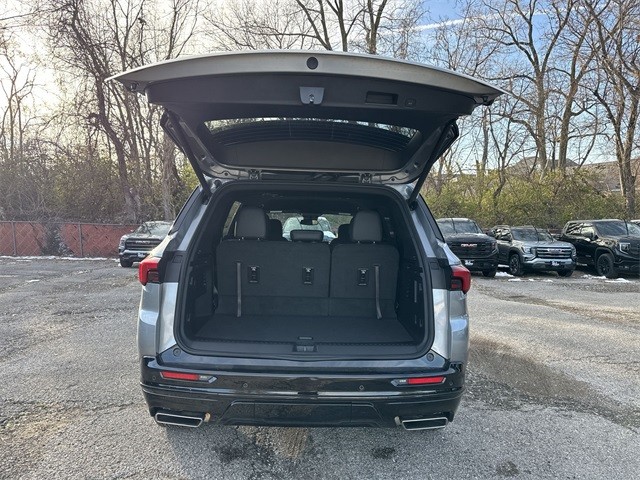 Buick Enclave Vehicle Full-screen Gallery Image 24