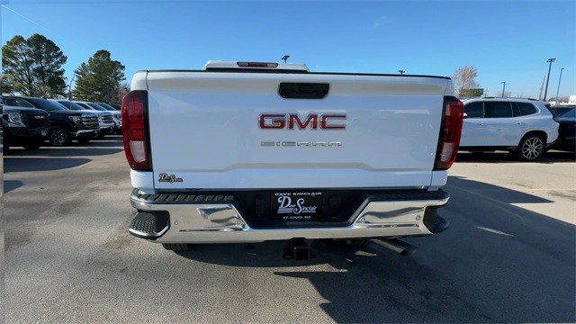 GMC Sierra 3500HD Vehicle Full-screen Gallery Image 07