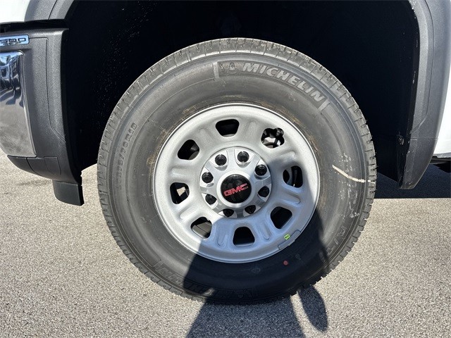 GMC Sierra 3500HD Vehicle Full-screen Gallery Image 10