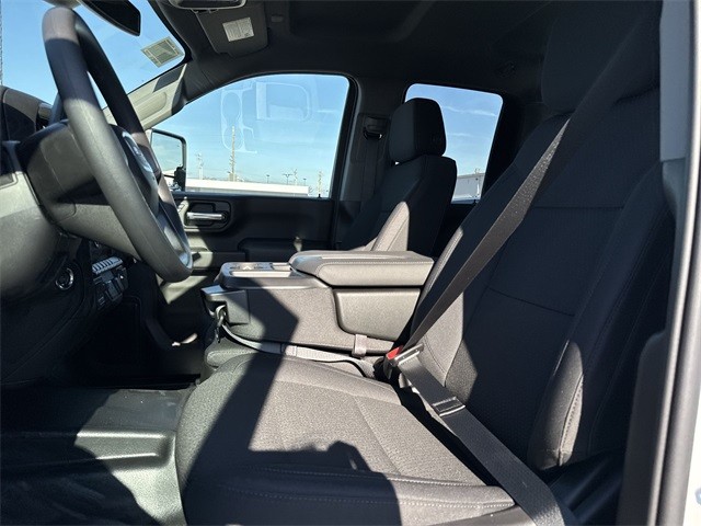 GMC Sierra 3500HD Vehicle Full-screen Gallery Image 11