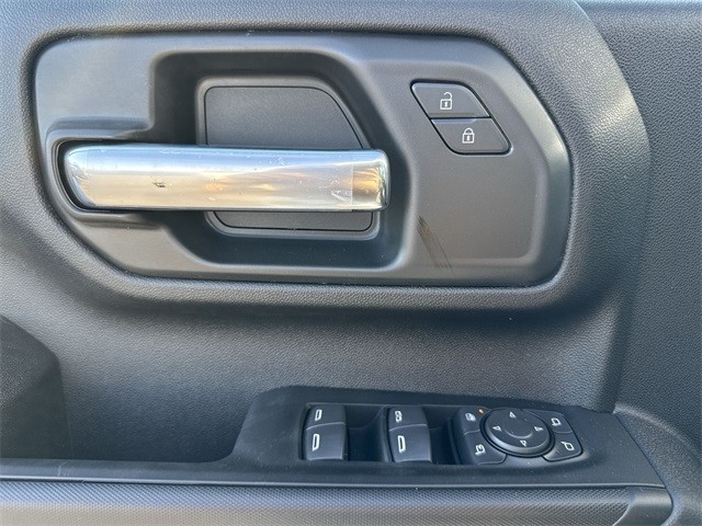 GMC Sierra 3500HD Vehicle Full-screen Gallery Image 13