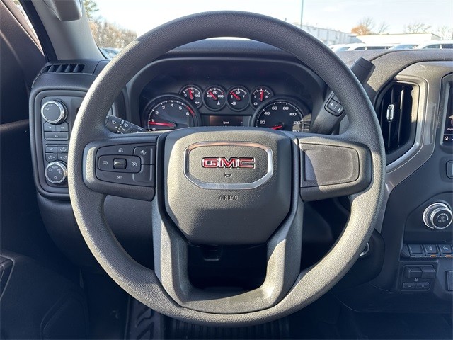 GMC Sierra 3500HD Vehicle Full-screen Gallery Image 14