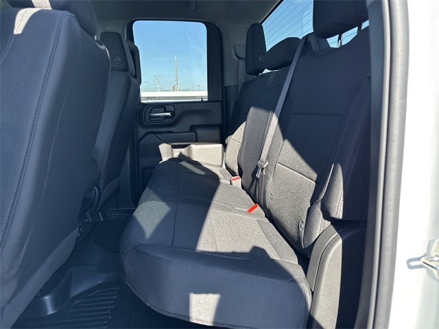 GMC Sierra 3500HD Vehicle Full-screen Gallery Image 21