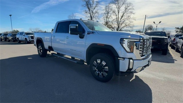 GMC Sierra 3500HD Vehicle Full-screen Gallery Image 02