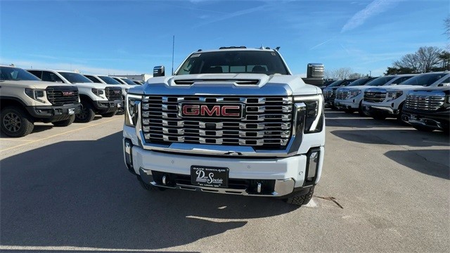GMC Sierra 3500HD Vehicle Full-screen Gallery Image 03