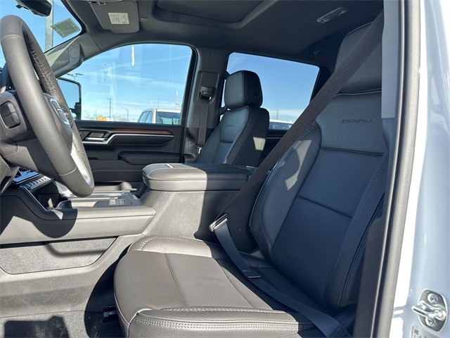 GMC Sierra 3500HD Vehicle Full-screen Gallery Image 11