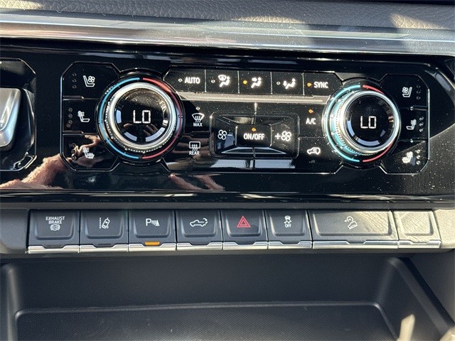 GMC Sierra 3500HD Vehicle Full-screen Gallery Image 19