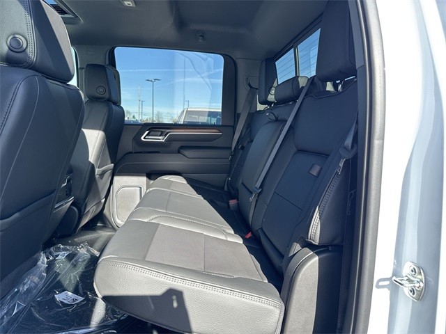 GMC Sierra 3500HD Vehicle Full-screen Gallery Image 23