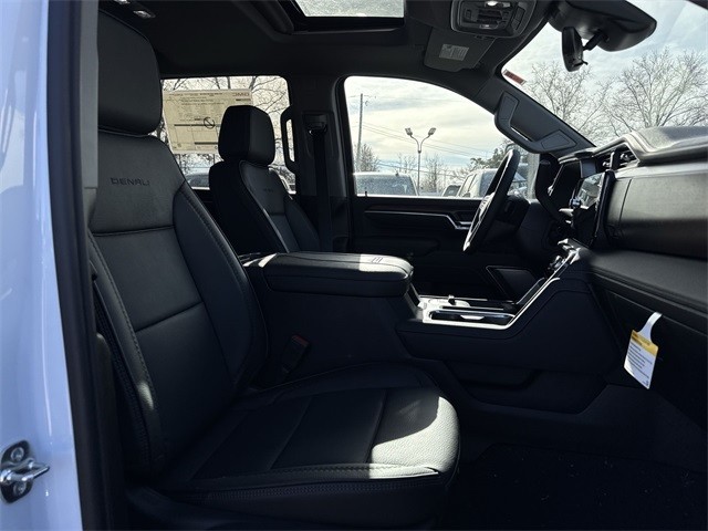 GMC Sierra 3500HD Vehicle Full-screen Gallery Image 25