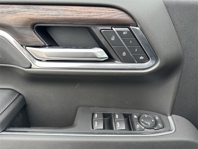 GMC Sierra 1500 Vehicle Full-screen Gallery Image 13