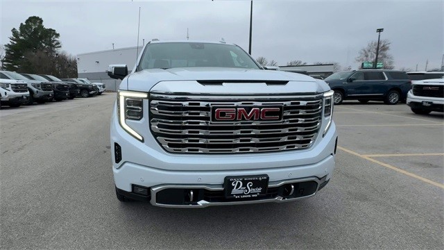 GMC Sierra 1500 Vehicle Full-screen Gallery Image 03
