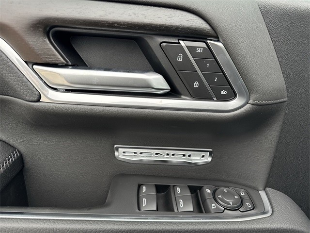 GMC Sierra 1500 Vehicle Full-screen Gallery Image 13