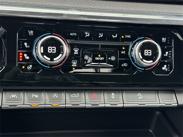 GMC Sierra 1500 Vehicle Full-screen Gallery Image 19