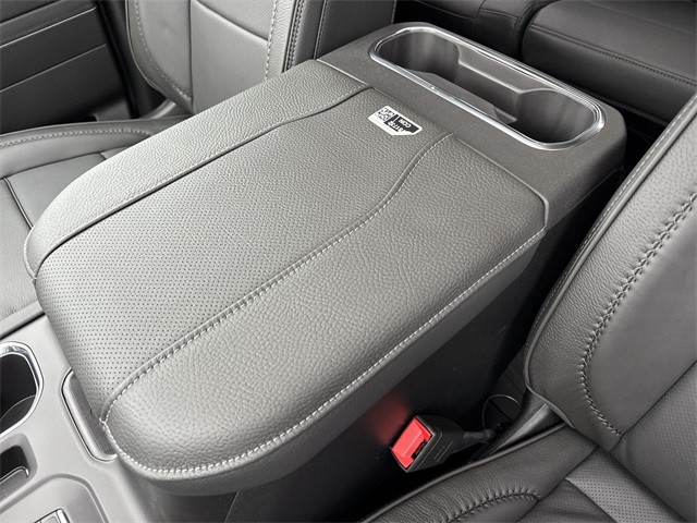 GMC Sierra 1500 Vehicle Full-screen Gallery Image 21