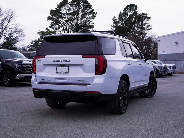 GMC Yukon Vehicle Full-screen Gallery Image 05