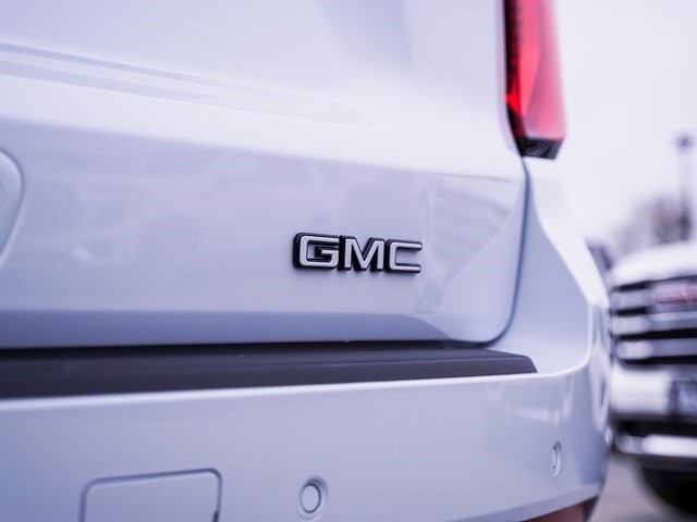GMC Yukon Vehicle Full-screen Gallery Image 18