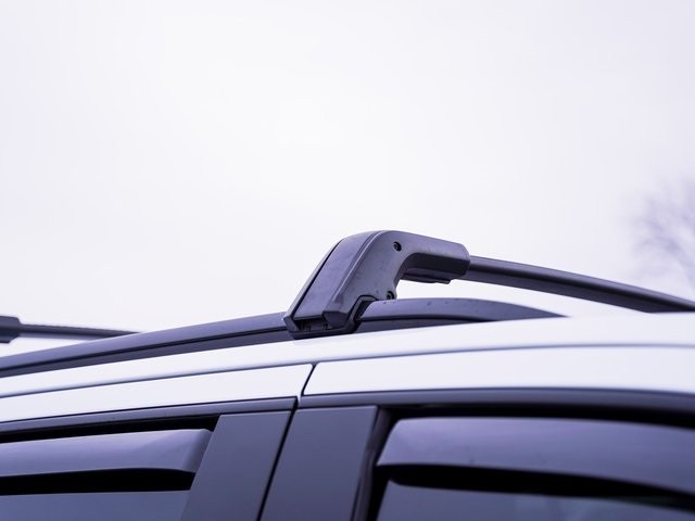 GMC Yukon Vehicle Full-screen Gallery Image 22