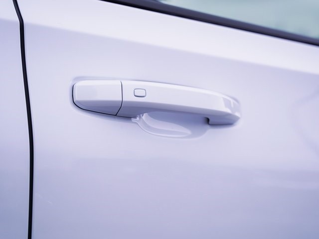 GMC Yukon Vehicle Full-screen Gallery Image 23