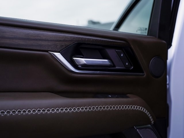 GMC Yukon Vehicle Full-screen Gallery Image 26