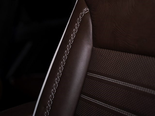 GMC Yukon Vehicle Full-screen Gallery Image 29