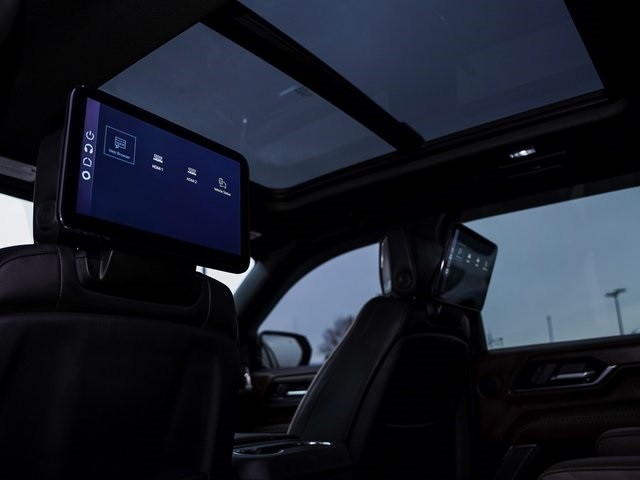 GMC Yukon Vehicle Full-screen Gallery Image 32