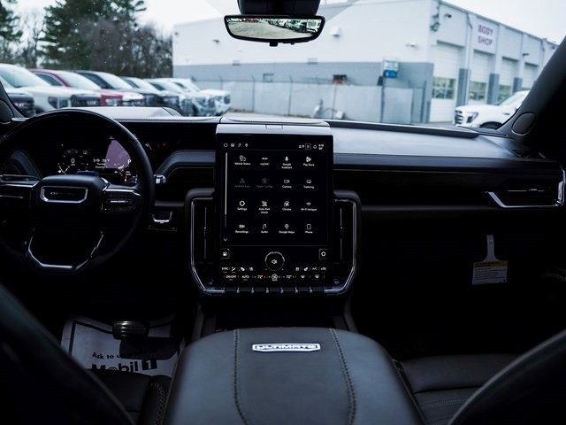 GMC Yukon Vehicle Full-screen Gallery Image 33