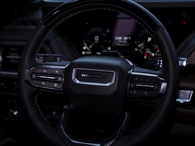 GMC Yukon Vehicle Full-screen Gallery Image 36