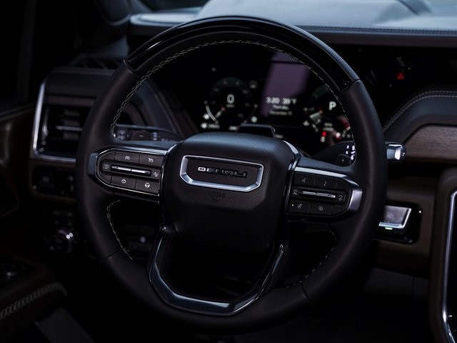 GMC Yukon Vehicle Full-screen Gallery Image 37