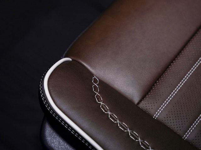 GMC Yukon Vehicle Full-screen Gallery Image 40