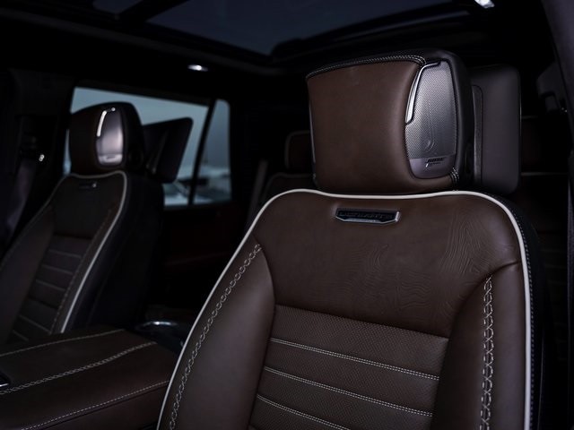 GMC Yukon Vehicle Full-screen Gallery Image 43