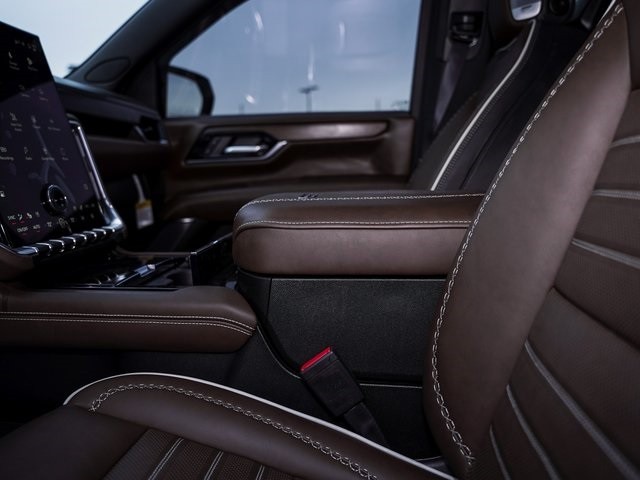 GMC Yukon Vehicle Full-screen Gallery Image 45