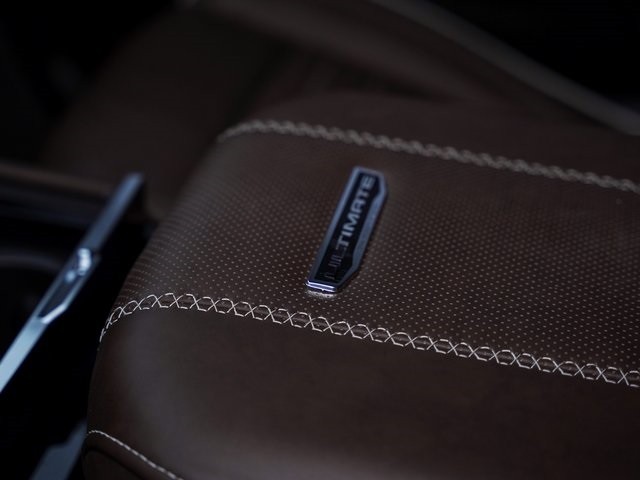 GMC Yukon Vehicle Full-screen Gallery Image 46