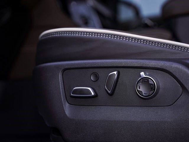 GMC Yukon Vehicle Full-screen Gallery Image 48