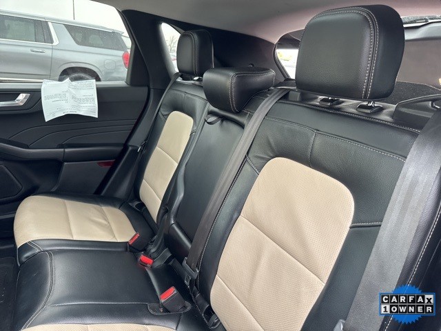 Ford Escape Vehicle Full-screen Gallery Image 10