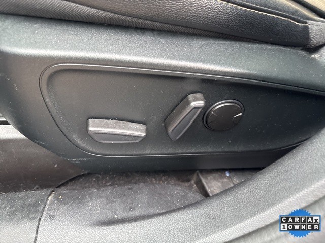 Ford Escape Vehicle Full-screen Gallery Image 18