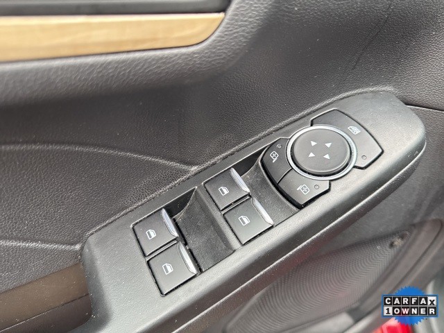 Ford Escape Vehicle Full-screen Gallery Image 19