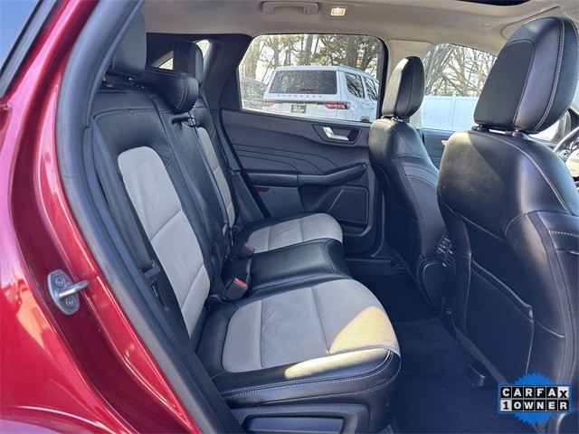 Ford Escape Vehicle Full-screen Gallery Image 32