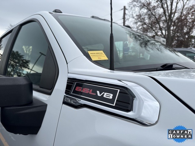 GMC Sierra 2500HD Vehicle Full-screen Gallery Image 09