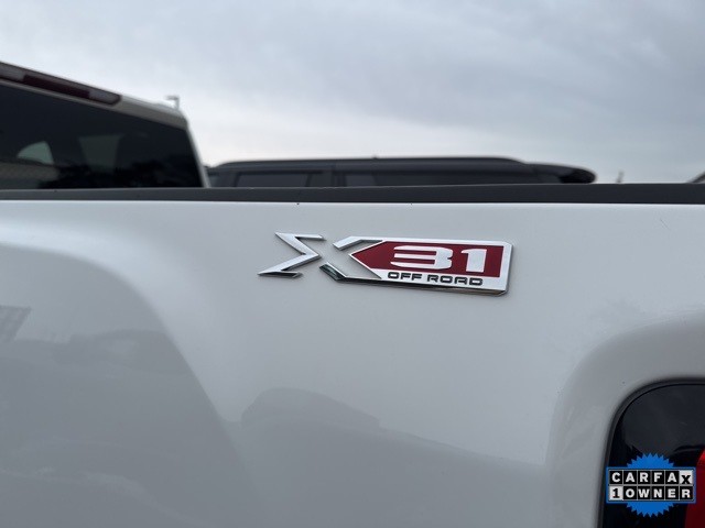 GMC Sierra 2500HD Vehicle Full-screen Gallery Image 11