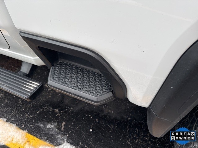 GMC Sierra 2500HD Vehicle Full-screen Gallery Image 14