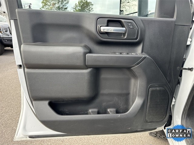 GMC Sierra 2500HD Vehicle Full-screen Gallery Image 25