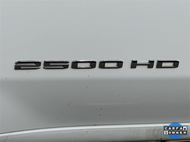 GMC Sierra 2500HD Vehicle Full-screen Gallery Image 34