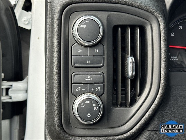 GMC Sierra 2500HD Vehicle Full-screen Gallery Image 37