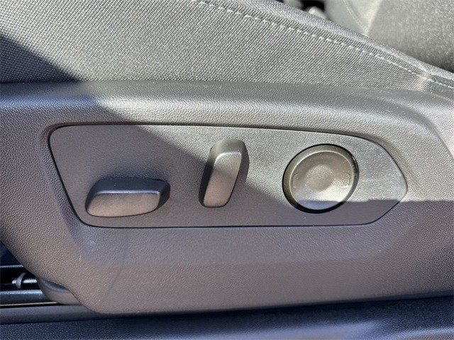 GMC Sierra 1500 Vehicle Full-screen Gallery Image 12