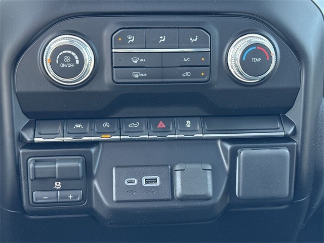 GMC Sierra 1500 Vehicle Full-screen Gallery Image 18