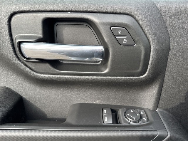 GMC Sierra 1500 Vehicle Full-screen Gallery Image 13